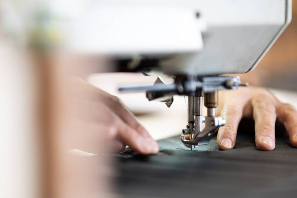 Du tissu à la coupe : le matériel indispensable en confection