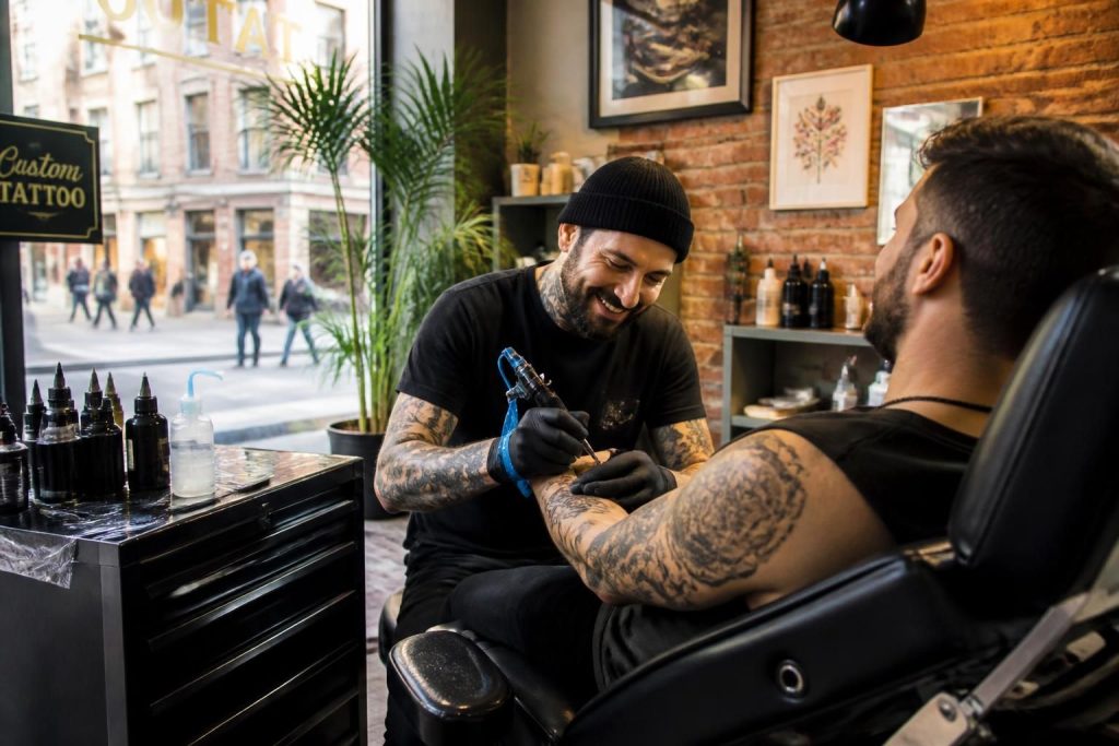 découvrez pourquoi choisir un tatoueur à proximité est crucial pour une expérience personnalisée, pratique et sécurisée, garantissant un résultat à la hauteur de vos attentes.