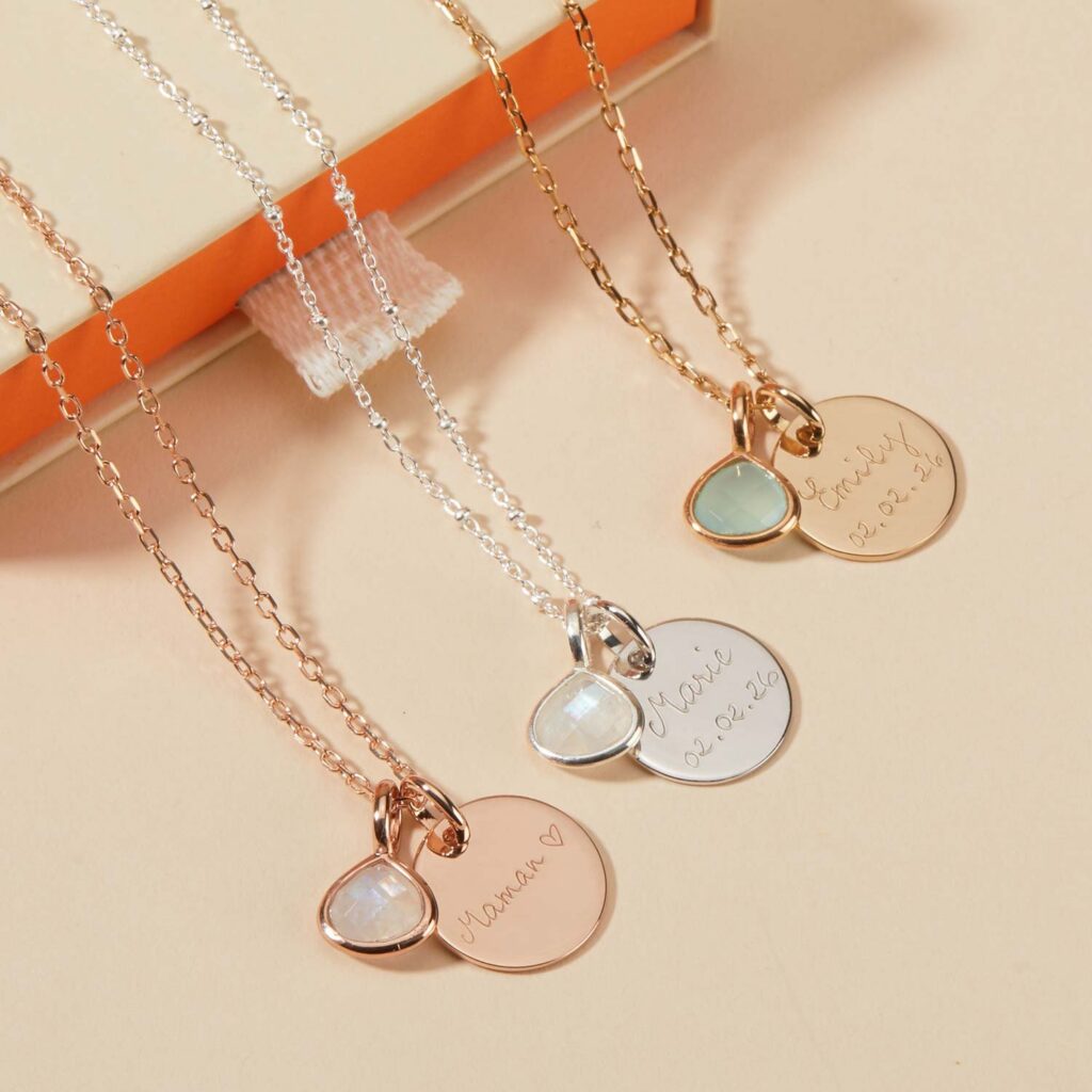 Bijoux personnalisés : profitez des soldes chez Merci Maman Boutique pour offrir (ou se faire plaisir) sans attendre